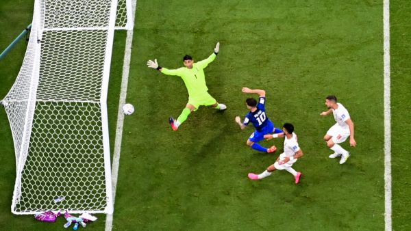 USA's forward #10 Christian Pulisic scores his team's first goal past Iran's goalkeeper #01 Alireza Beiranvand during the Qatar 2022 World Cup Group B football match between Iran and USA at the Al-Thumama Stadium in Doha on November 29, 2022. (Photo by Odd ANDERSEN / AFP)
