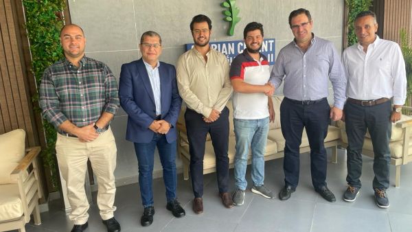الشركة العربية للأسمنت تواصل دورها الريادي في تطوير صناعة الأسمنت بمصر بعد توقيعها على عقد شراء جديد للطاقة للمرحلة الثانية مع أمارنكو سولاريز ايجيبت بقدرات إضافية تصل إلى 13.2 ميجاوات لمشروع توليد الطاقة الشمسية وتصل قدراته الإنتاجية إلى 25 جيجاوات سنويً