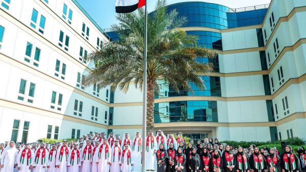 مجموعة اينوك ترفع علم الدولة احتفالاً بيوم العلم الإماراتي