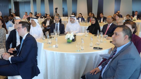 حوار الرؤوساء التنفيذيين يستعرض أهمية إشراك كافة الأطراف المعنية في وضع استراتيجيات الاستدامة 