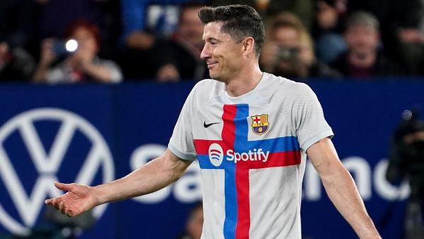 Barcelona's Polish forward Robert Lewandowski reacts as he is expulsed from the pitch after receiving a second yellow card during the Spanish league football match between CA Osasuna and FC Barcelona at El Sadar stadium in Pamplona on November 8, 2022. (Photo by CESAR MANSO / AFP)