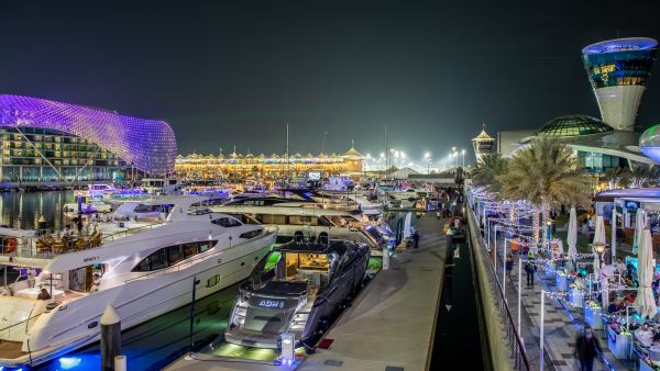 Pit-stop at Yas Marina during the Formula 1 Etihad Airways Abu Dhabi Grand Prix 2022