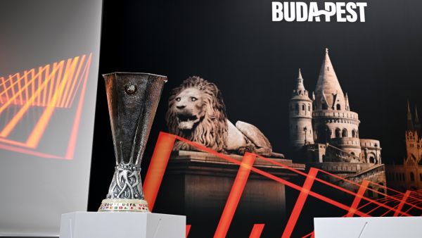 The UEFA Europa League trophy is pictured before the draw for the round of 16 of the 2022-2023 UEFA Europa League football tournament in Nyon on November 7, 2022. (Photo by Fabrice COFFRINI / AFP)