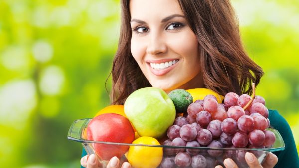 طبيب البوابة: 4 أخطاء شائعة اثناء تناول الفاكهة 