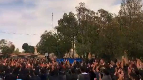 جانب من الاحتجاجات في ايران (أ ف ب)