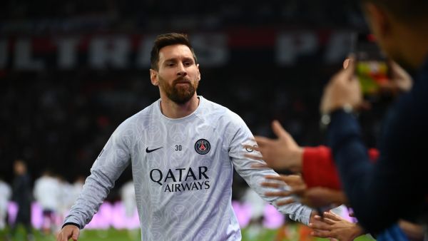 Paris Saint-Germain's Argentine forward Lionel Messi greets supporters ahead of the French L1 football match between Paris Saint-Germain (PSG) and Olympique de Marseille (OM) at the Parc des Princes Stadium in Paris, on October 16, 2022. (Photo by FRANCK FIFE / AFP)