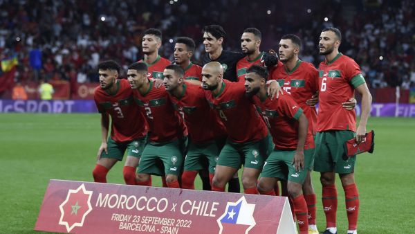 Morocco's players pose for a photograph prior the international friendly football match between Chile and Morocco at the Cornella-El Prat stadium in Cornella de Llobregat on September 23, 2022. (Photo by Josep LAGO / AFP)