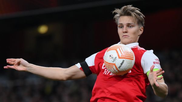 Arsenal's Norwegian midfielder Martin Odegaard controls the ball during the UEFA Europa League Group A football match between Arsenal and Bodoe/Glimt at The Arsenal Stadium in London, on October 6, 2022. (Photo by Daniel LEAL / AFP)