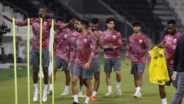 Qatar's players attend a training session for the Qatar National Team at the Jassim bin Hamad stadium in the capital Doha on October 2, 2022. (Photo by KARIM JAAFAR / AFP)
