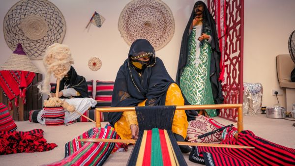 بمناسبة اليوم العالمي للفن الإسلامي فن السدو في اليونسكو