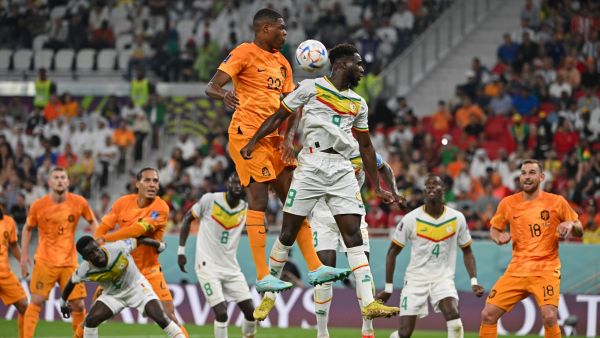 Netherlands' defender #22 Denzel Dumfries (L) and Senegal's forward #09 Boulaye Dia jump for the ball during the Qatar 2022 World Cup Group A football match between Senegal and the Netherlands at the Al-Thumama Stadium in Doha on November 21, 2022. (Photo by Alberto PIZZOLI / AFP)