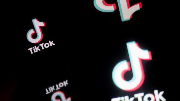 الحكم على نجمي تيك توك بالجلد