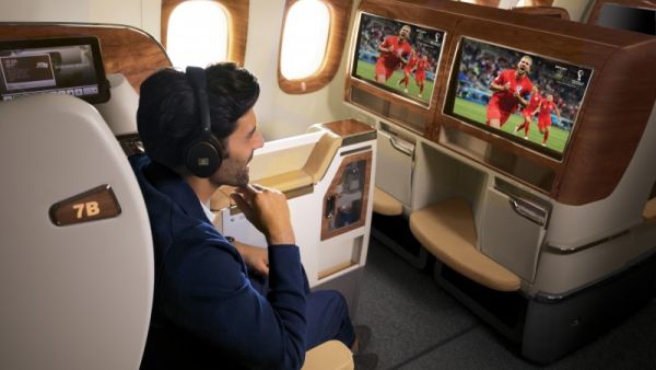 طيران الإمارات تعرض مباريات كأس العالم في بث حي على رحلاتها