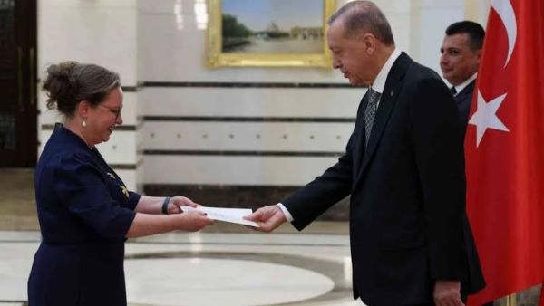 أردوغان يتسلم أوراق اعتماد أول سفير إسرائيلي في أنقرة منذ عام 2018