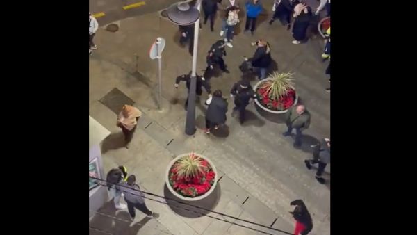 لقطة من فيديو اعتداء عناصر من الشرطة الإسبانية على سيدات مغربيات