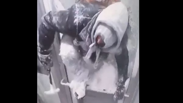 فلتان أمني بسبب العاصفة الثلجية في أمريكا - لقطة شاشه