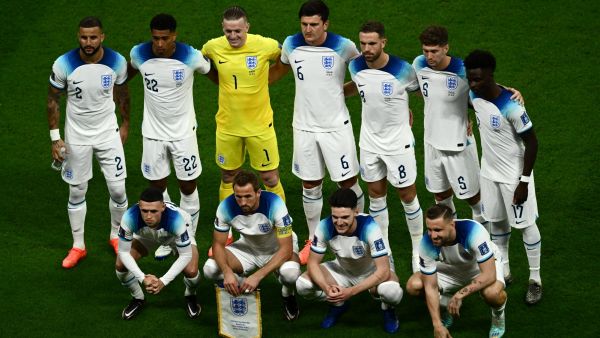 England's players pose for a team picture ahead of the Qatar 2022 World Cup round of 16 football match between England and Senegal at the Al-Bayt Stadium in Al Khor, north of Doha on December 4, 2022. (Photo by Jewel SAMAD / AFP)