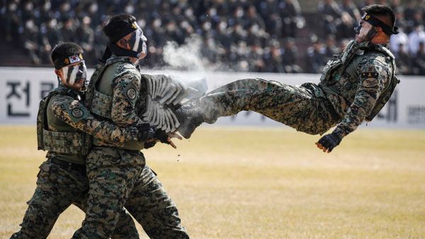  رئيس كوريا الجنوبية، يون سوك يول، قد اقر بوجود نقص في تدريب وجهوزية الجيش الكوري الجنوبي