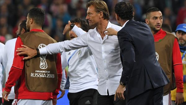 Spain's coach Fernando Hierro (2R) points at Morocco's French coach Herve Renard during the Russia 2018 World Cup Group B football match between Spain and Morocco at the Kaliningrad Stadium in Kaliningrad on June 25, 2018. (Photo by Patrick HERTZOG / AFP) Herve Renard