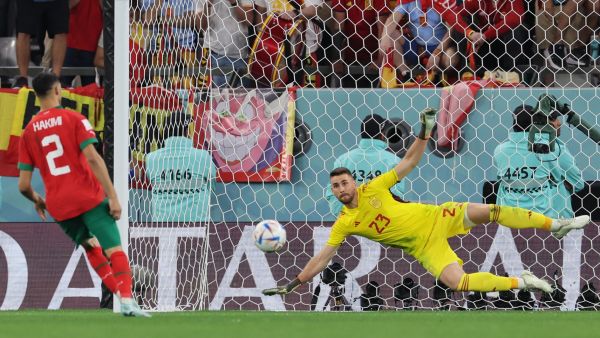 Morocco's defender #02 Achraf Hakimi (L) converts during the penalty shoot-out to win the Qatar 2022 World Cup round of 16 football match between Morocco and Spain at the Education City Stadium in Al-Rayyan, west of Doha on December 6, 2022. (Photo by KARIM JAAFAR / AFP)