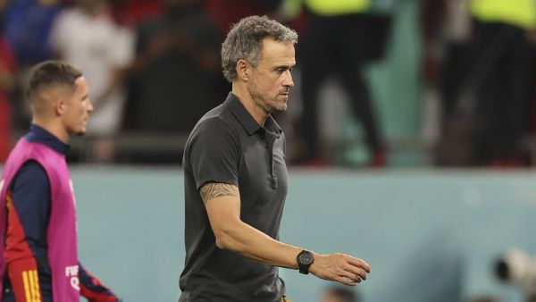 Spain's coach #00 Luis Enrique (R) reacts after losing the penalty shoot-out during the Qatar 2022 World Cup round of 16 football match between Morocco and Spain at the Education City Stadium in Al-Rayyan, west of Doha on December 6, 2022. (Photo by KARIM JAAFAR / AFP)