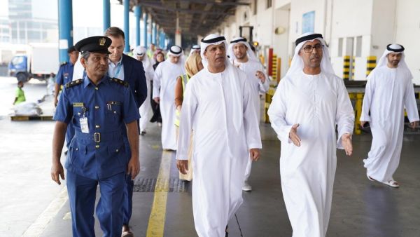 مدير عام جمارك دبي يطلع على إنجازات مراكز الشحن الجوي