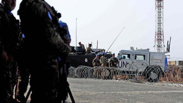 Lebanese troops with UN peacekeepers  