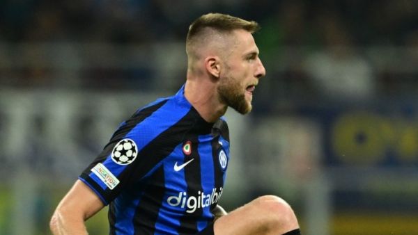 Inter Milan's Slovakian defender Milan Skriniar controls the ball during the UEFA Champions League Group C football match between Inter Milan and Viktoria Plzen at the Giuseppe-Meazza (San Siro) stadium in Milan, on October 26, 2022. (Photo by MIGUEL MEDINA / AFP)