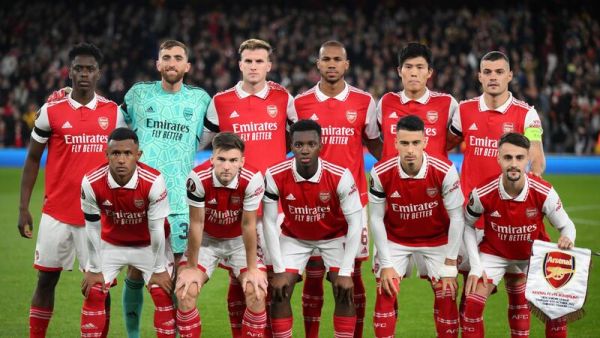 Arsenal's players pose prior to the UEFA Europa League Group A football match between Arsenal and Bodoe/Glimt at The Arsenal Stadium in London, on October 6, 2022. (Photo by Daniel LEAL / AFP)