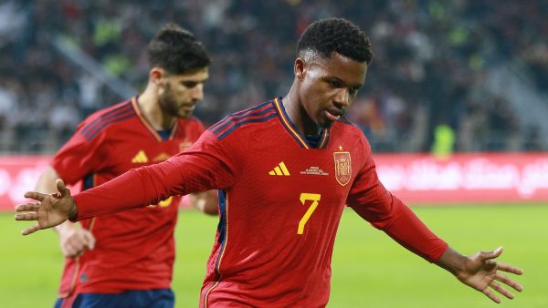Spain's forward Ansu Fati (R) celebrates scoring during the friendly football match between Jordan and Spain, at the Hussein Youth City stadium, in the Jordanian capital Amman on November 17, 2022. (Photo by Khalil MAZRAAWI / afp / AFP)