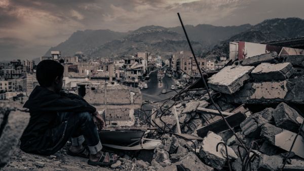 قائد حوثي يشنق زوجته