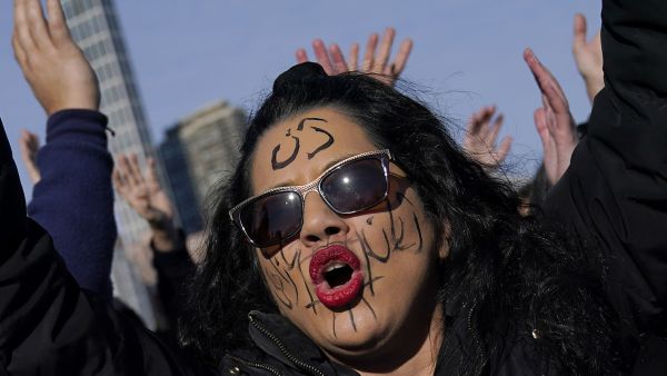  العقوبات شملت أفرادا وشخصيات منخرطين في أنشطة من بينها تعذيب السجناء وجرائم اغتصاب المدنيين