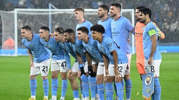 Manchester City's players pose for a picture prior to the UEFA Champions League group G football match between Manchester City and Sevilla at the Etihad Stadium in Manchester, north west England on November 2, 2022. (Photo by Oli SCARFF / AFP)
