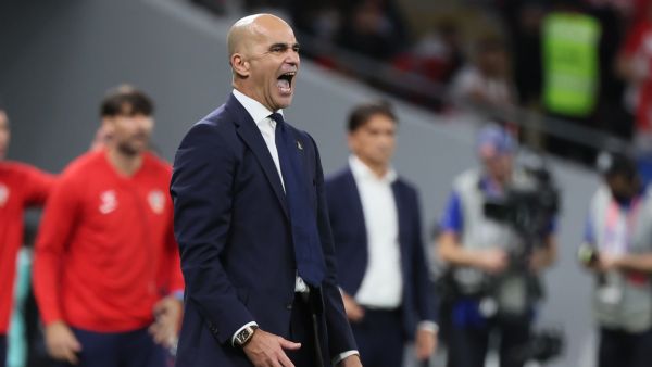 Belgium's Spanish coach #00 Roberto Martinez reacts during the Qatar 2022 World Cup Group F football match between Croatia and Belgium at the Ahmad Bin Ali Stadium in Al-Rayyan, west of Doha on December 1, 2022. (Photo by JACK GUEZ / AFP)