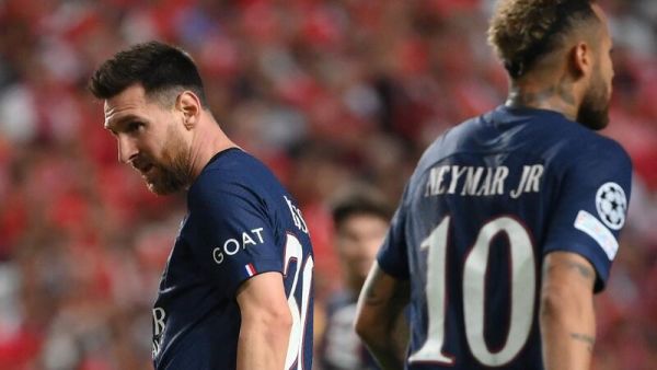 Paris Saint-Germain's Argentine forward Lionel Messi reacts next to Paris Saint-Germain's Brazilian forward Neymar during the UEFA Champions League 1st round day 3 group H football match between SL Benfica and Paris Saint-Germain, at the Luz stadium in Lisbon on October 5, 2022. (Photo by FRANCK FIFE / AFP)