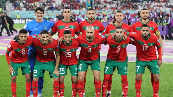 Morocco team players pose for pictures before the Qatar 2022 World Cup quarter-final football match between Morocco and Portugal at the Al-Thumama Stadium in Doha on December 10, 2022. (Photo by KARIM JAAFAR / AFP)