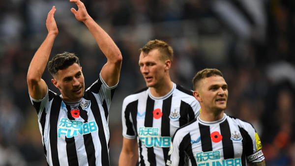 Newcastle United's Swiss defender Fabian Schar (L) celebrates after the final whistle of the English Premier League football match between Newcastle United and Chelsea at St James' Park in Newcastle-upon-Tyne, north east England on November 12, 2022. (Photo by ANDY BUCHANAN / AFP)