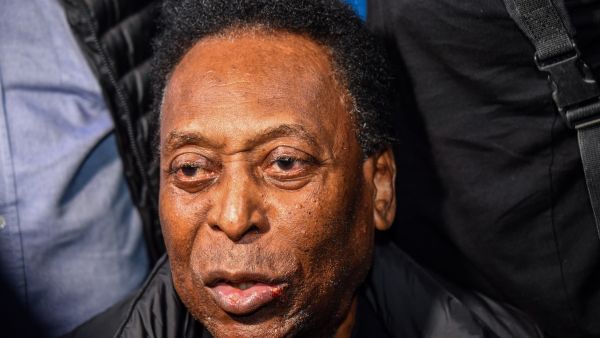 Brazilian football great Edson Arantes do Nascimento, known as Pele, arrives at Guarulhos International Airport, in Guarulhos some 25km from Sao Paulo, Brazil, on April 9, 2019. (Photo by NELSON ALMEIDA / AFP)