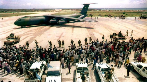 وتقول المصادر ان القوات الحكومية عازمة على استعادة سيطرتها على القاعدة 