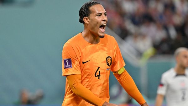Netherlands' defender #04 Virgil van Dijk reacts during the Qatar 2022 World Cup round of 16 football match between the Netherlands and USA at Khalifa International Stadium in Doha on December 3, 2022. (Photo by Alberto PIZZOLI / AFP)