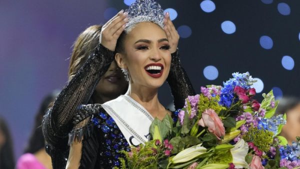 الأمريكية - الفلبينية "ار 'بوني غابرييل" 