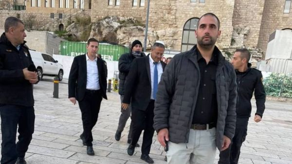 وزير إسرائيلي متطرف يقتحم المسجد الأقصى