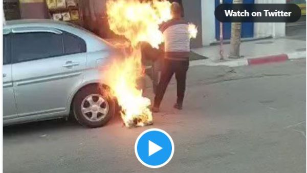 فلسطيني يحرق نفسه في غزة