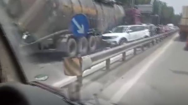 الحادث المروري في محافظة نانتشانغ - لقطة شاشة