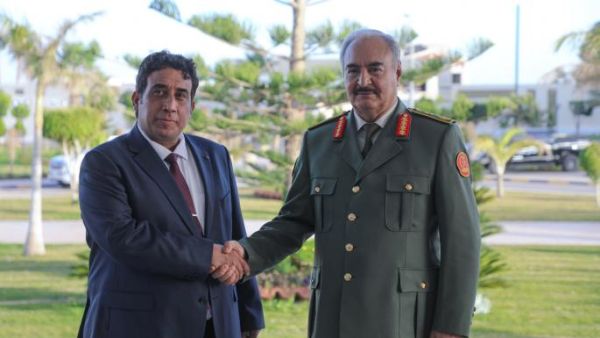 حفتر والمنفي- صورة ارشيفية عن موقع التواصل تويتر