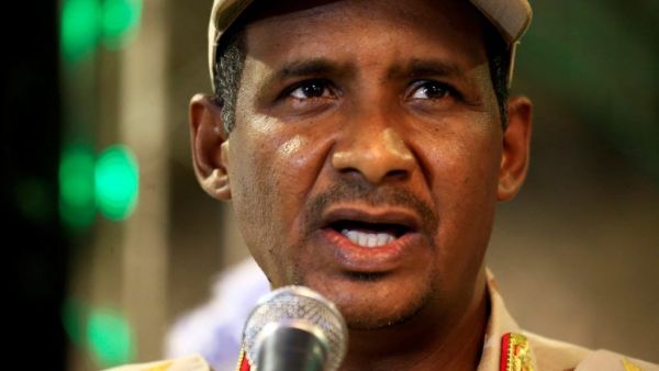 اعلن  حميدتي، اليوم الثلاثاء، إغلاق حدود السودان مع أفريقيا الوسطى درءا للفتنة.