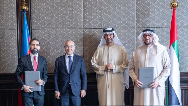 "مصدر" توقع اتفاقيات مع شركة النفط الوطنية في أذربيجان لتطوير مشاريع طاقة متجددة بقدرة إجمالية 4 جيجاواط 