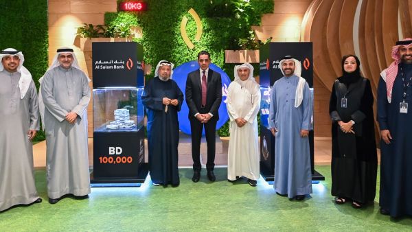 Al Salam Bank announces the winners of the grand prizes for the Danat and Thimaar Saving Schemes for the year 2022