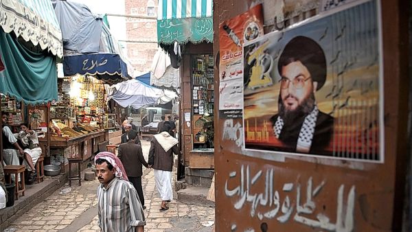 صورة لـ حسن نصرالله في اسواق اليمن