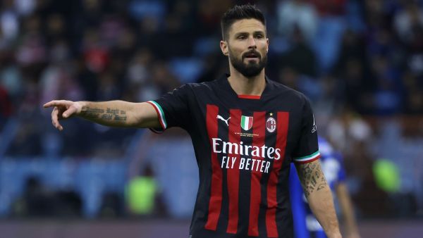 AC Milan's French forward Olivier Giroud speaks to teammates during the Italian SuperCup football match between AC Milan and Inter Milan, at the King Fahd International Stadium in Riyadh on January 18, 2023. (Photo by Fayez NURELDINE / AFP)